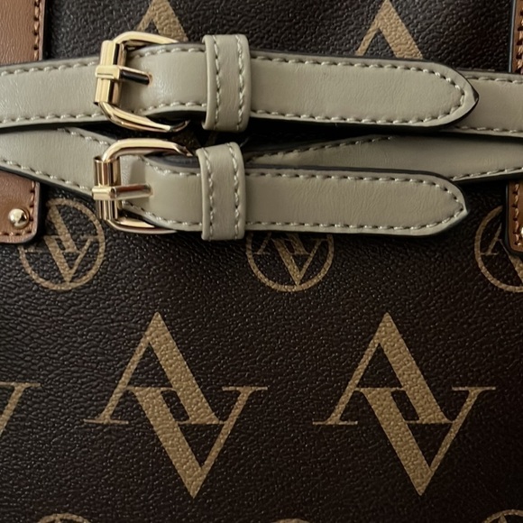 Adrienne‎ Vittadini Satchel w/Buckle Detail - Picture 6 of 13